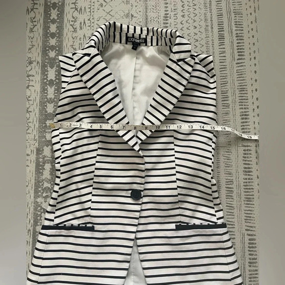Express black and white striped button vest‎ - Picture 3 of 7